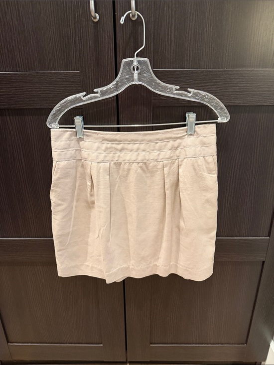 Banana Republic Dresses & Skirts - Banana Republic Pleated Mini Skirt in Light Beige